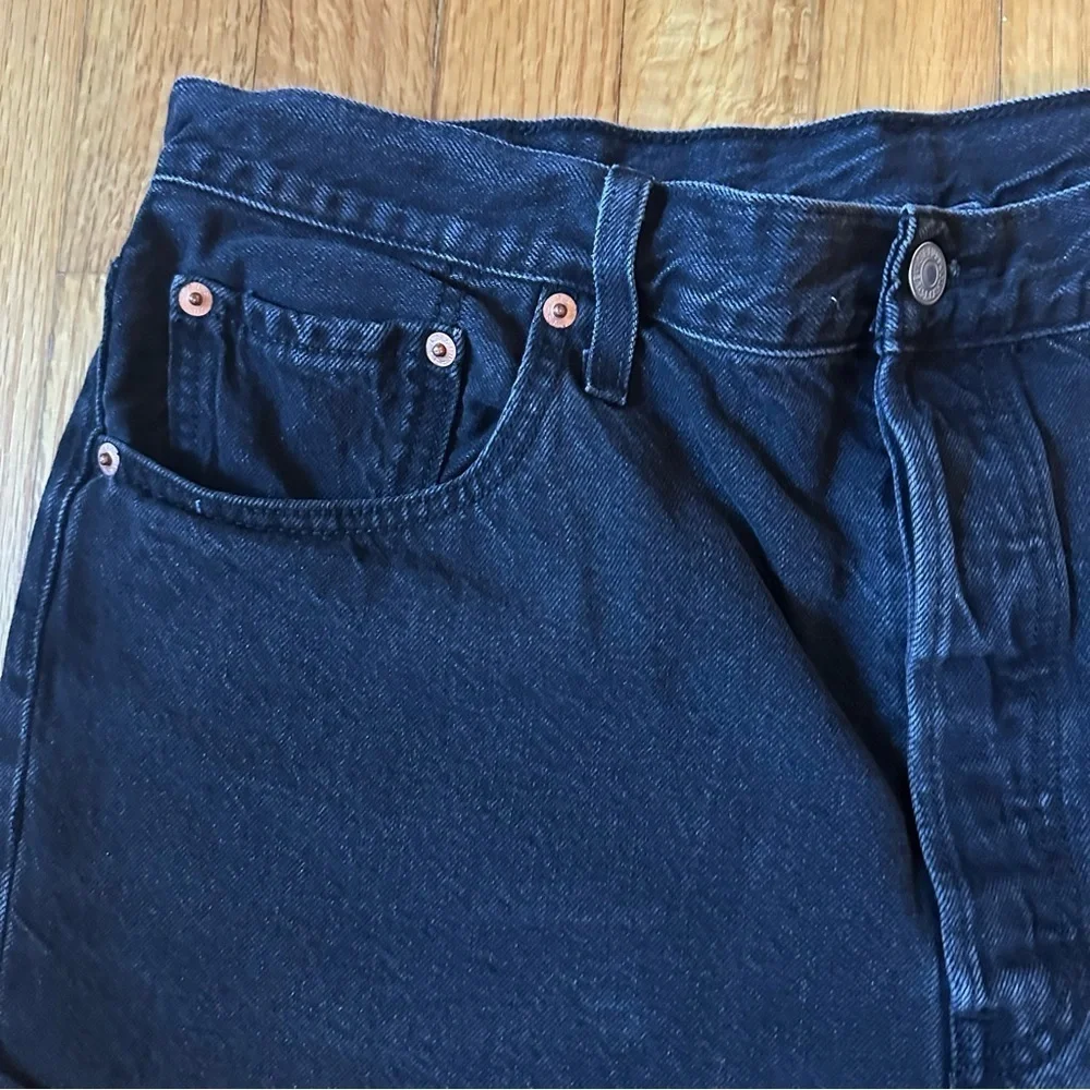Levi’s Women’s Washed Black Denim Cut Off 501 Button Fly Shorts size 34 (O)
